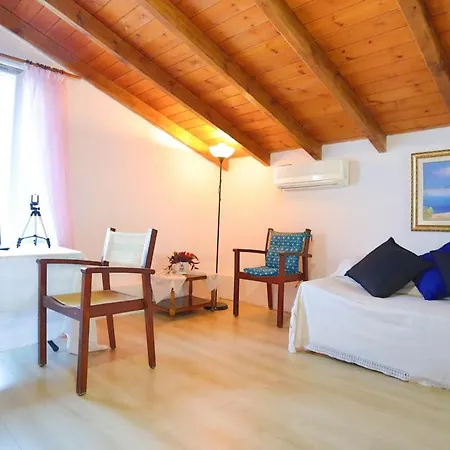 Penelope Stone House קלאמי