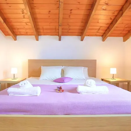 Penelope Stone House Casa de Férias